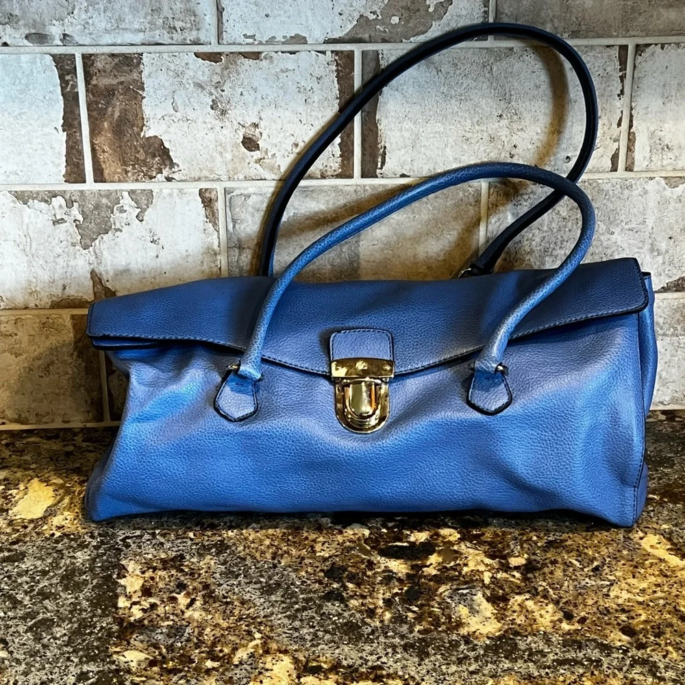 Ice blue faux leather purse with oversized press lock - Picture 9 of 10